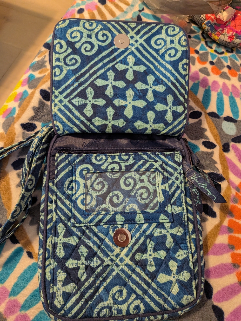 Vera Bradley Retired Ikat Island Crossbody Bag - Picture 3 of 11